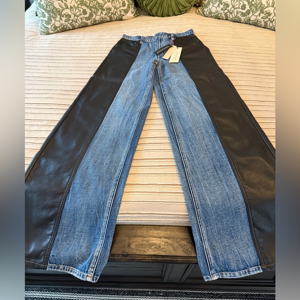 Alice & Olivia Trish Vegan leather / denim jeans - Picture 6 of 7